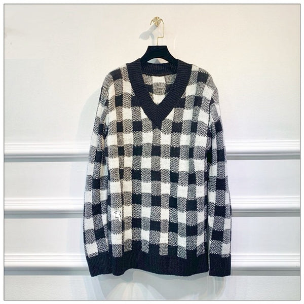 Runway Sweater 2019 Fall Winter Vintage Women V neck White Black Plaid Loose Pullover Sweater Knitted Sweater Ladies  Jumper